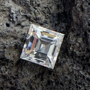 loose carre shaped diamond
